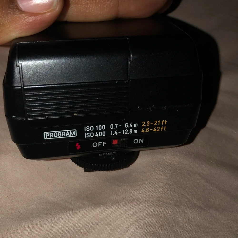 I’m selling this camera flash